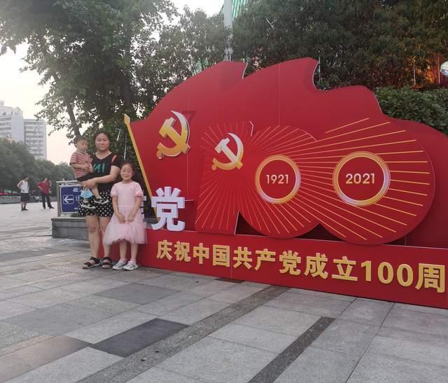 女孩清洁音乐室
